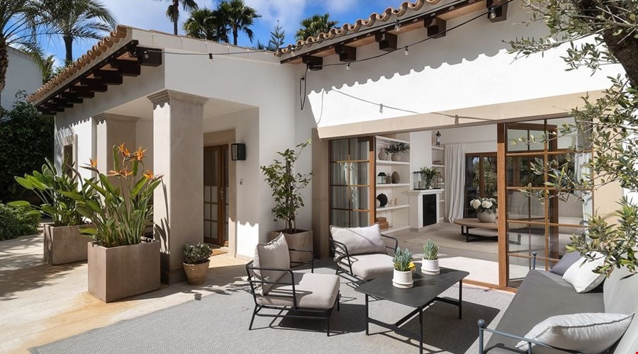 Villa for sale in Santa Ponsa