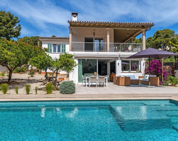 Villa for sale in Santa Ponsa