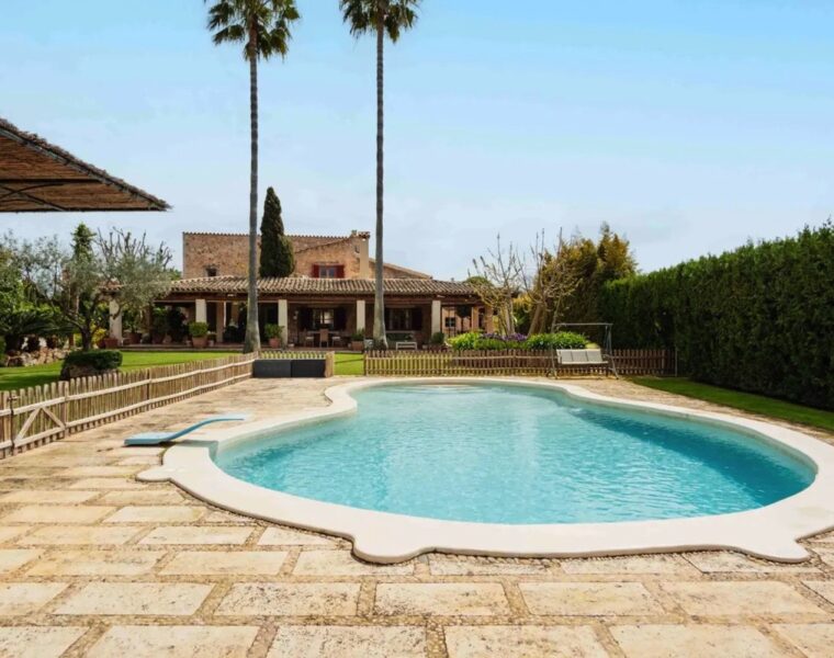Country home for sale in Santa María del Camí