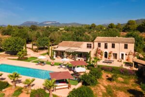 Finca for sale in Llucmajor