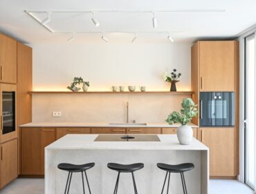 Triplex penthouse with panoramic sea views and rooftop terrace in cas català