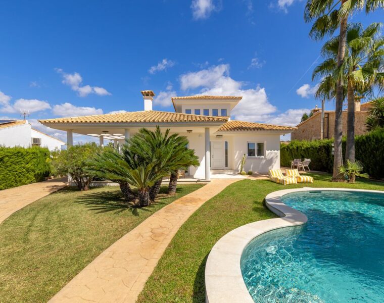 Contemporary villa near Llucmajor