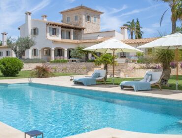 Elegant country finca for sale in felanitx with pool and panoramic countryside views