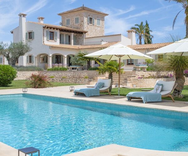 Elegant country finca for sale in felanitx with pool and panoramic countryside views