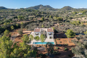 Country home for sale near Santanyí