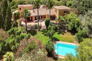 Country home for sale in arta