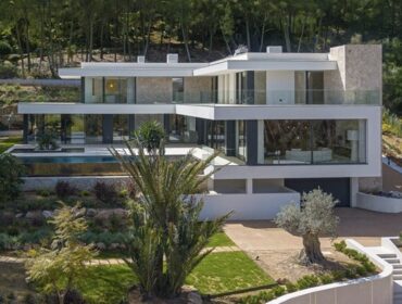 Expansive villa for sale in son vida with panoramic views, pool and spa