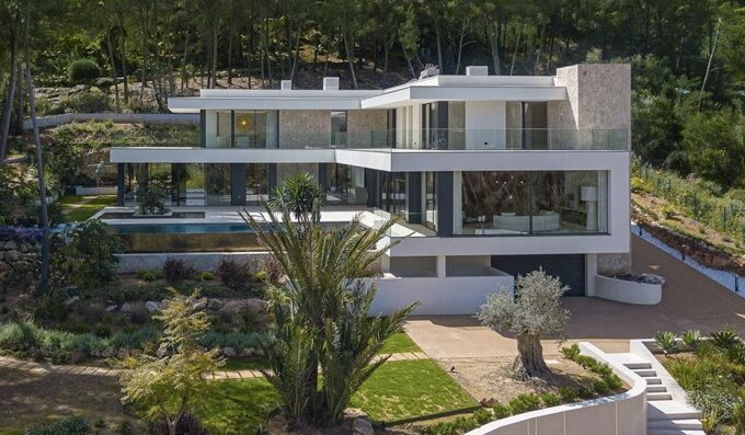Expansive villa for sale in son vida with panoramic views, pool and spa