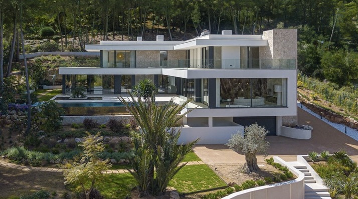 Expansive villa for sale in son vida with panoramic views, pool and spa