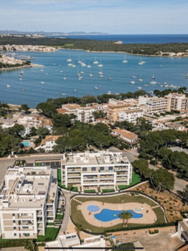 Elegant penthouse with private terraces and pool access in portocristo - 890.000 €